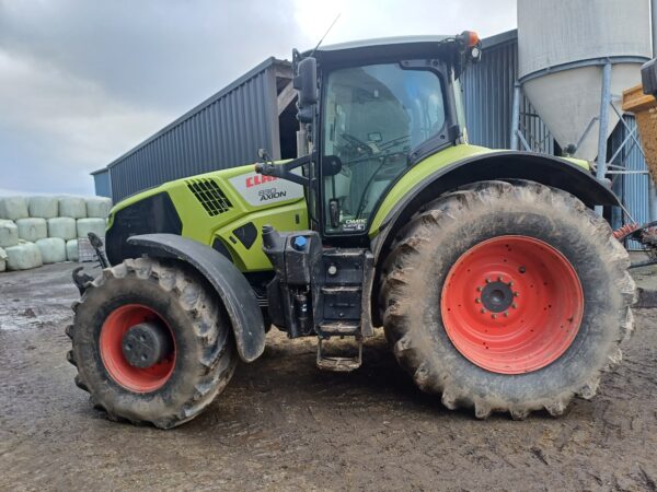 CLAAS 830 AXION