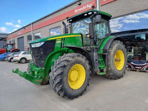 1. JOHN DEERE 7250R