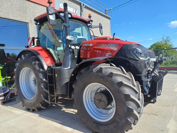 1.CASE IH PUMA CVX 220